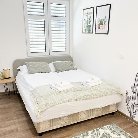 Anita'S Studio Apartments Любляна Екстериор снимка