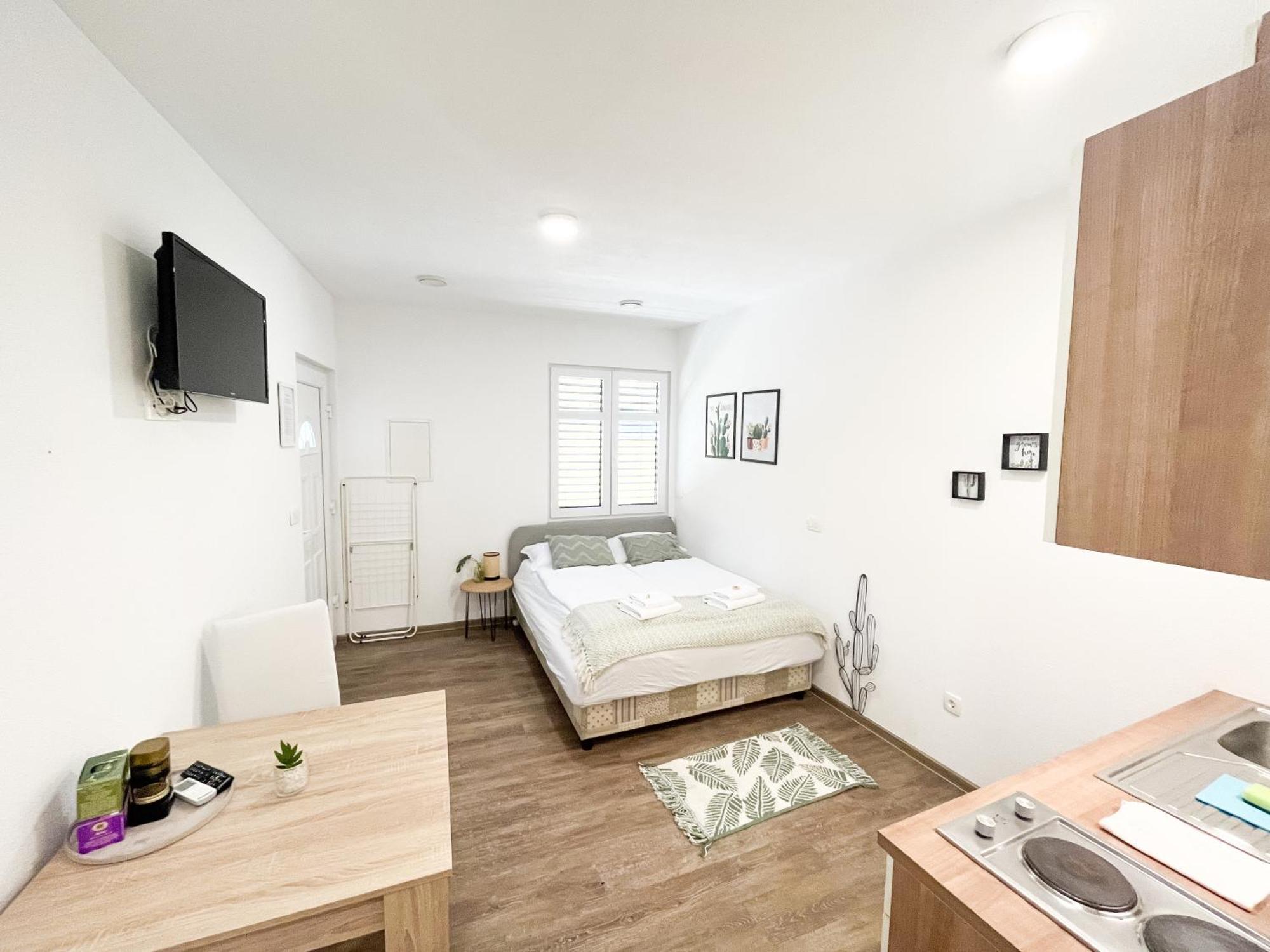 Anita'S Studio Apartments Любляна Екстериор снимка