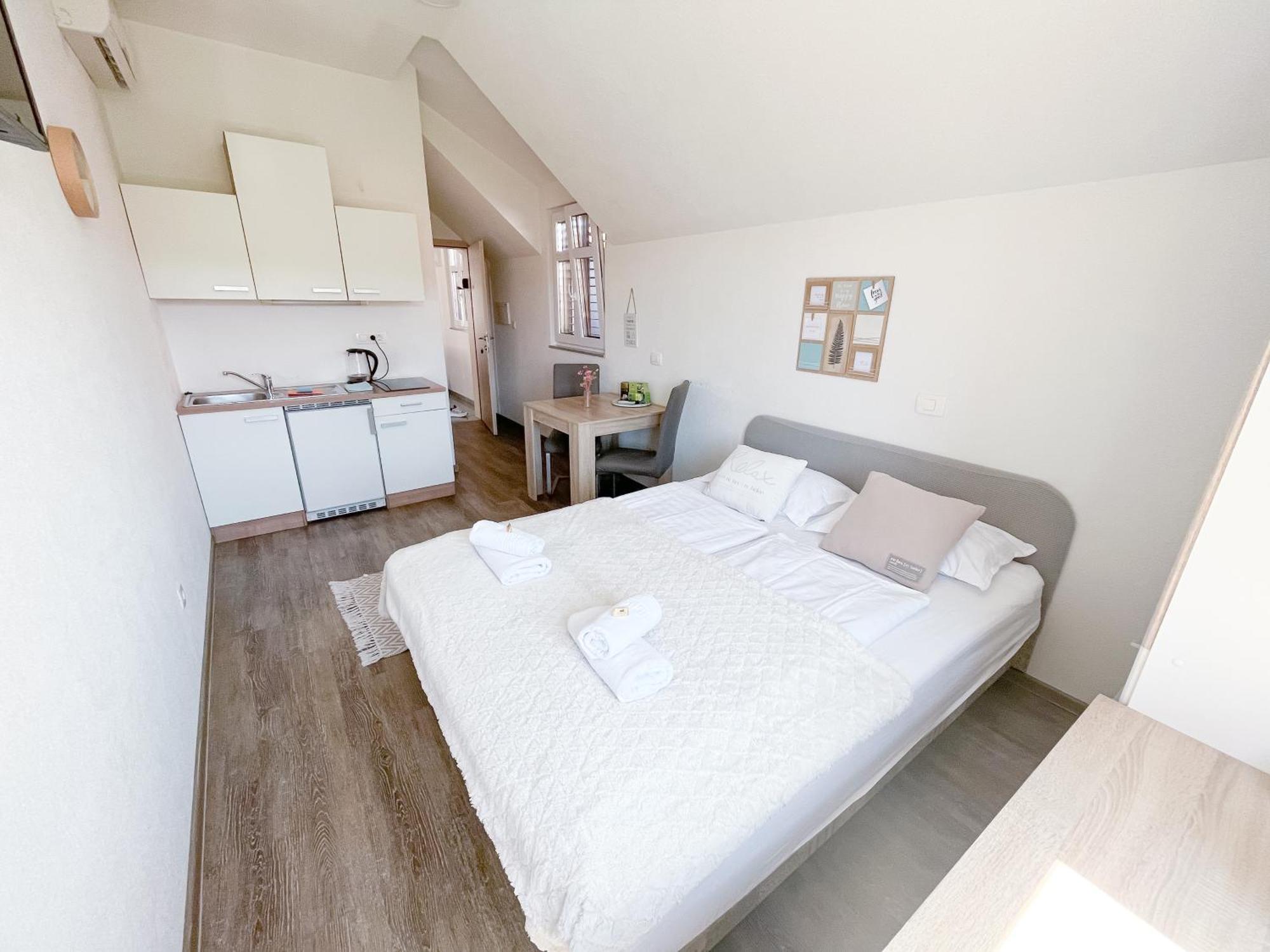 Anita'S Studio Apartments Любляна Екстериор снимка