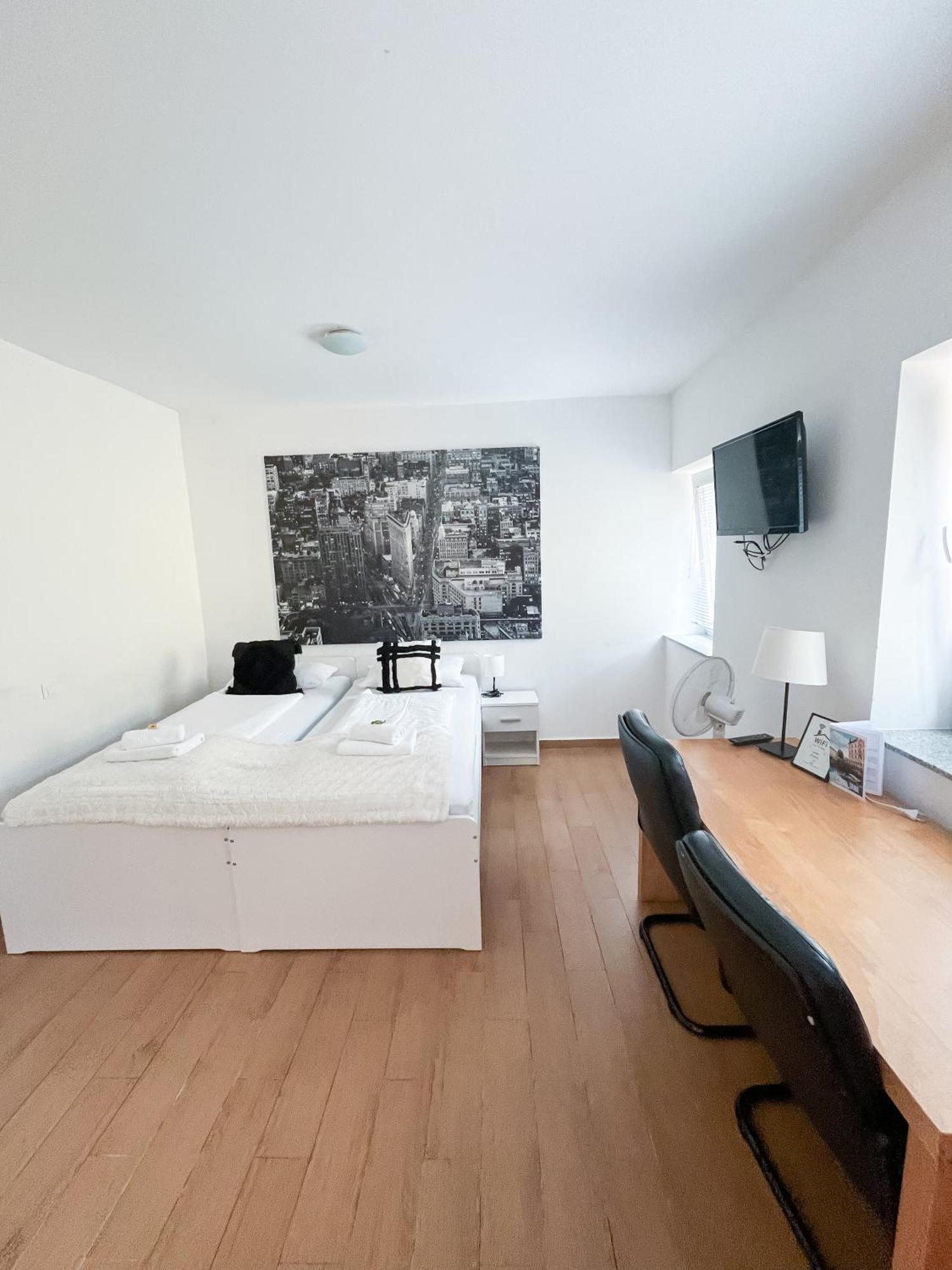Anita'S Studio Apartments Любляна Екстериор снимка