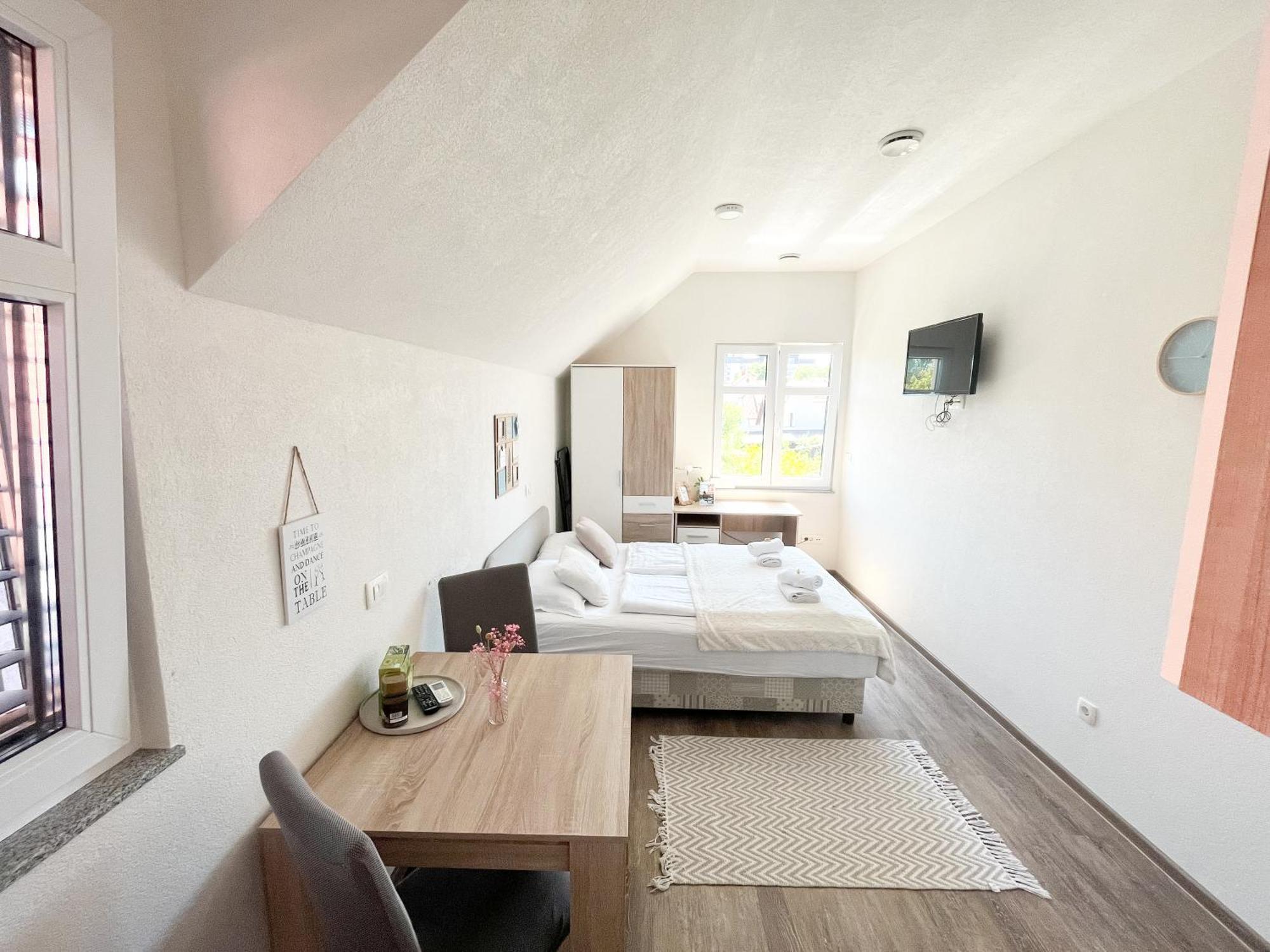 Anita'S Studio Apartments Любляна Екстериор снимка