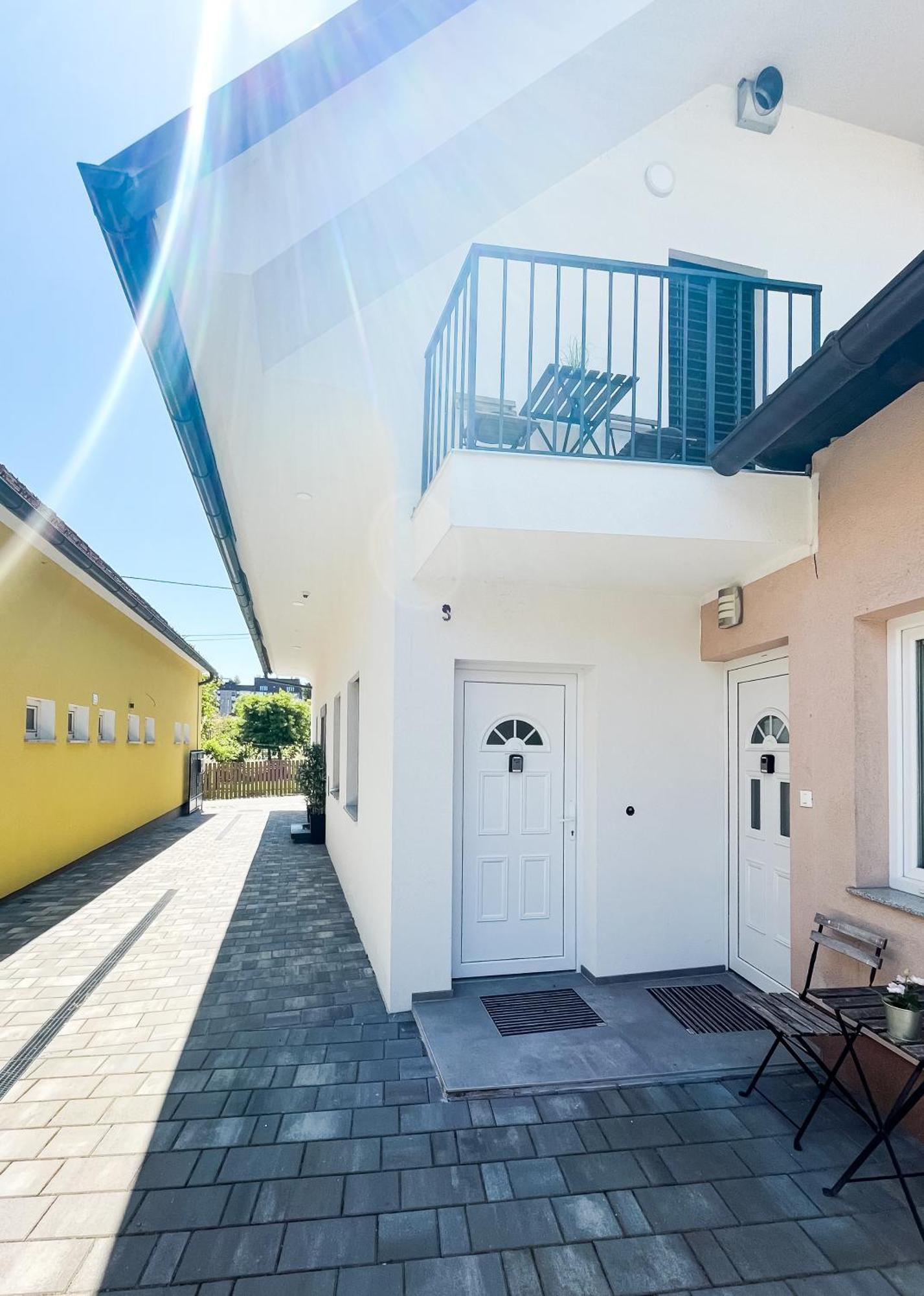 Anita'S Studio Apartments Любляна Екстериор снимка