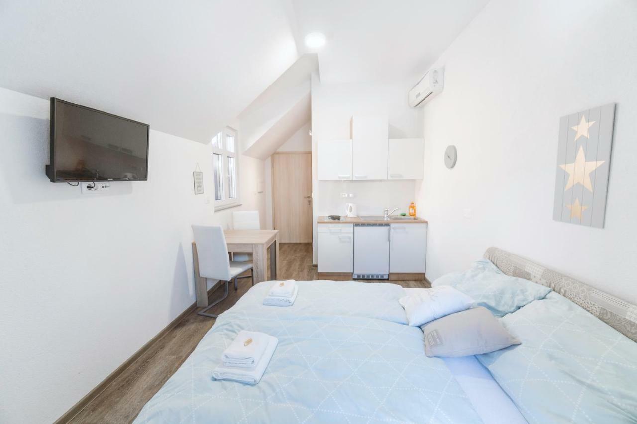 Anita'S Studio Apartments Любляна Екстериор снимка